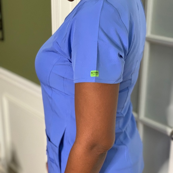 XS-XL Light Blue Med Couture Womens Scrub Top - Picture 2 of 5